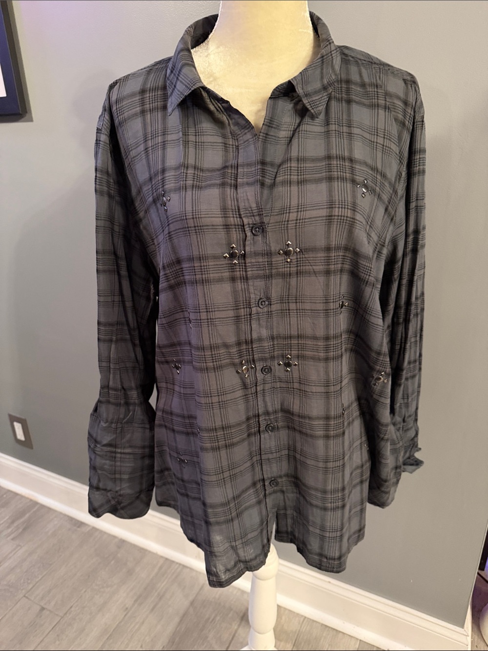 Rock & Republic Gray Plaid Button-Down Shirt with Stud Accents - XL